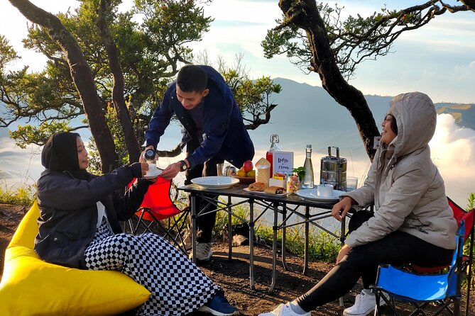 1 Day - Bromo Sunrise Romantic Breakfast // 00.30 - 13.00 - Black sand and Savannah from 9:30 to 10:30 a.m.