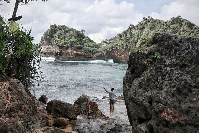 1 Day - Malang Beaches and Island Hopping // 06:30 - 17:30 - Why this Malang beach trip works