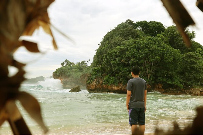 1 Day - Malang Beaches and Island Hopping // 06:30 - 17:30 - Batu Bengkung and the short climb