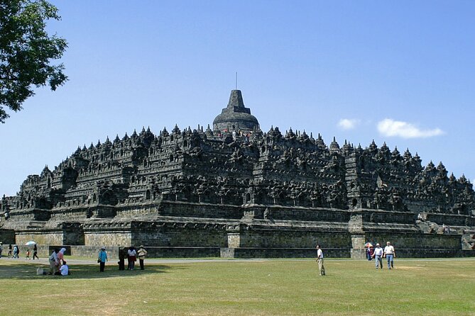 1 Day Yogyakarta tour ( Borobudur temple, Merapi Lava Tour, Prambanan Temple) - What the driver adds to the day