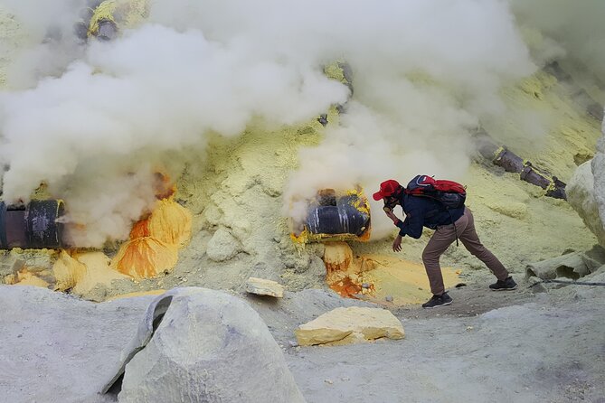 2 Days - Bromo Ijen Bali Ultimate Tour // D1 01.00 - D2 14.00 - Ijen Crater and the Blue Fire Trek