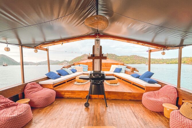 3 Days Deluxe Boat Private Cabin Sailing Trip in Komodo Island - Day 3: Kanawa closes the sailing loop