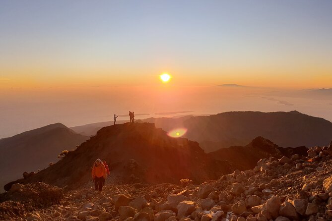 3 Days Mount Rinjani Complete Tour @All In One Price - The five to six-hour descent to the village
