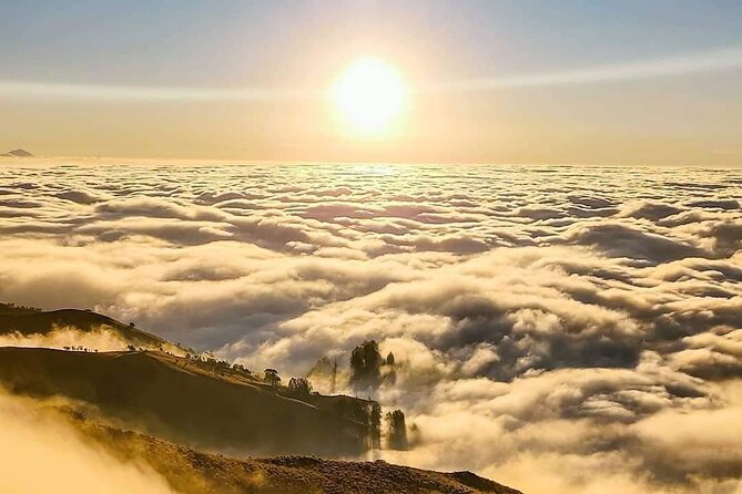 3D/2N Rinjani trekking summit,lake and hot springs. - Meals, tents, porters, and what you carry