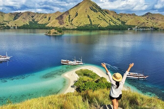 3D2N Sailing Komodo Living on Board Fiday to Sunday (Labuan Bajo) - Day one: Kelor, dragons, and Kalong at sunset