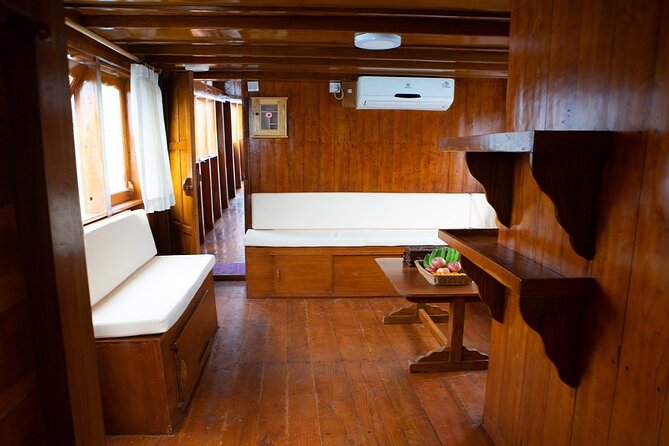 3Days Komodo Tour By Private Boat for 4 pax - Food, cabins, and life on the phinisi