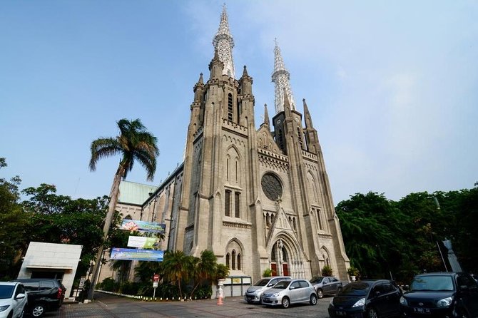 4 Hours Jakarta Private City Tour - (Most Tourist Attractions) - Merdeka Square and Monas, two very short photo stops