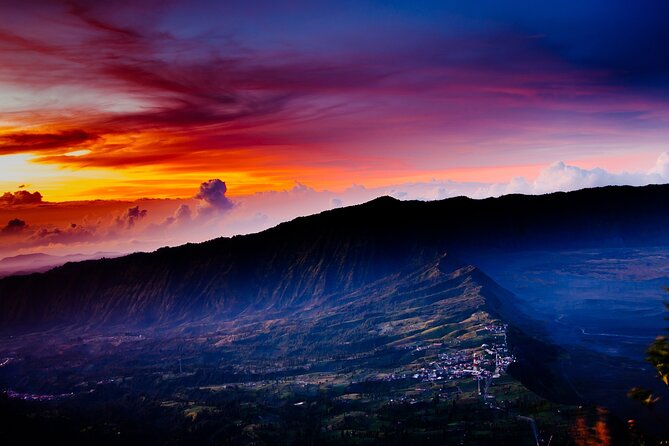 5 Days Borobudur Prambanan Tumpaksewu Bromo Ijen to Bali Private - Day 4: Sunrise from King Kong Hill and Mount Bromo