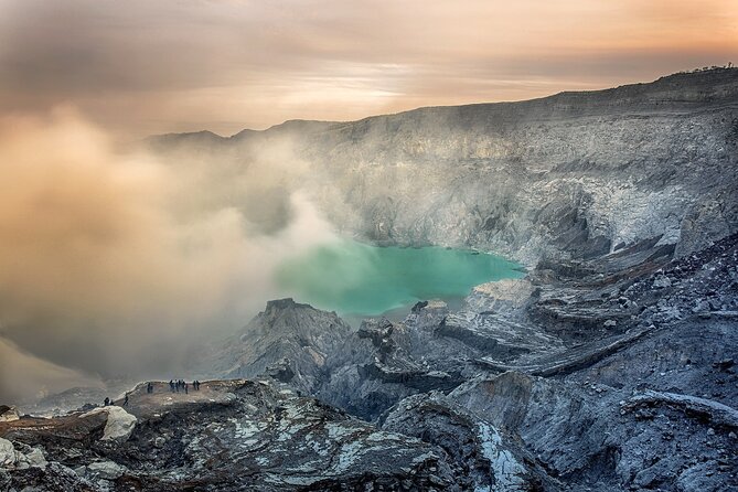 5 Days Borobudur Prambanan Tumpaksewu Bromo Ijen to Bali Private - Day 5: Ijen Crater and the ferry to Bali
