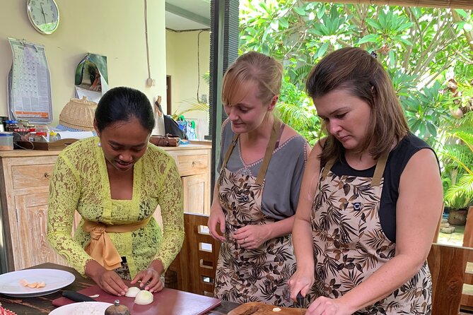 5 Star Private Cooking Class Experience in Bali, Lunch Included - Choosing Five Dishes From Novi’s Recipe Collection