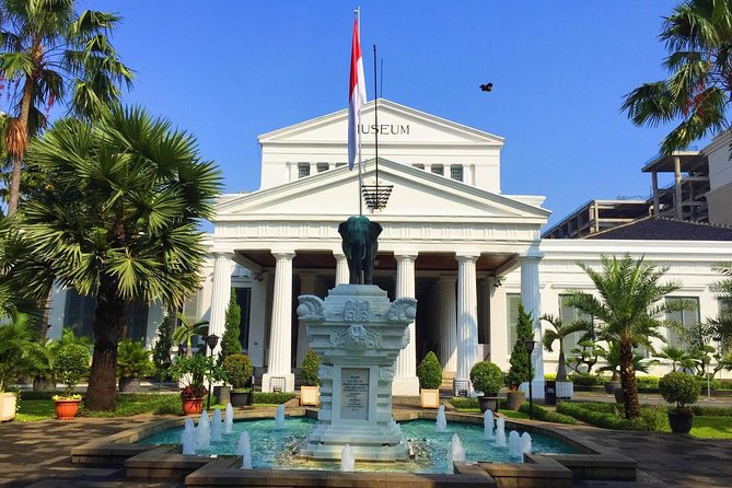8 Hours Jakarta Private City Tour - (All Tourist Attractions) - Lunch, snacks, and what the $70 covers