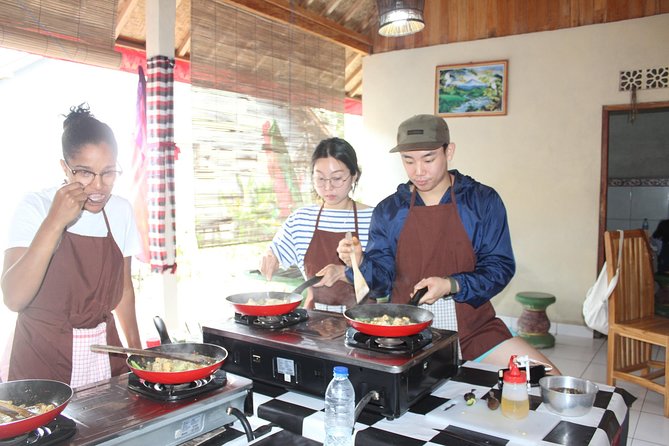 Afternoon Cooking Class & Making Bali Offering with Dinner - Why the family-home setting matters
