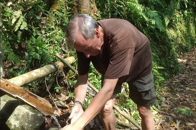 Baduy Tribal Tracker and Village in Private Tour Full Day & Lunch - Clothing, weaving, and handmade goods