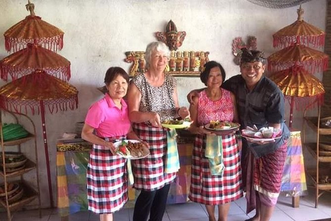Bali Amazing Cooking Class - Seeing rice fields and learning how rice grows