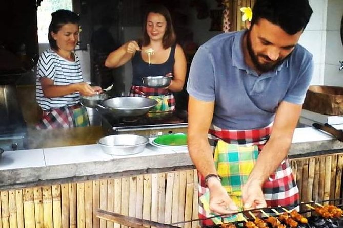 Bali Amazing Cooking Class - Arriving at the Balinese family home