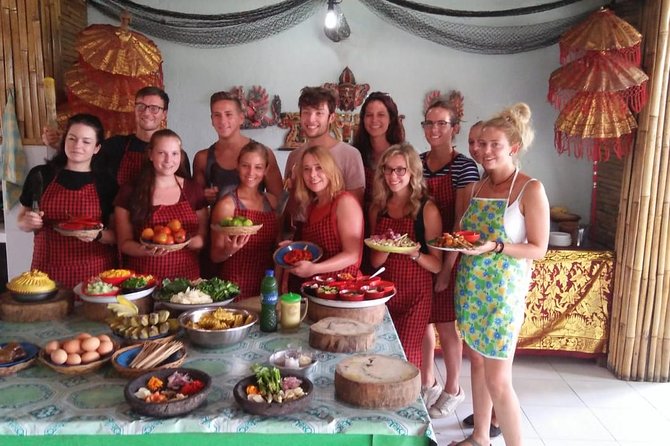 Bali Amazing Cooking Class - Eating together in the Balinese style
