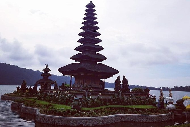 Bali Ancient Temples Tour - Ulun Danu Bratan: Bali’s lake temple
