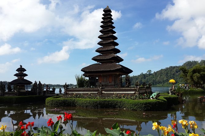 Bali Beautiful Insta with Real Bali Swing - Ulun Danu Beratan: the most meaningful stop