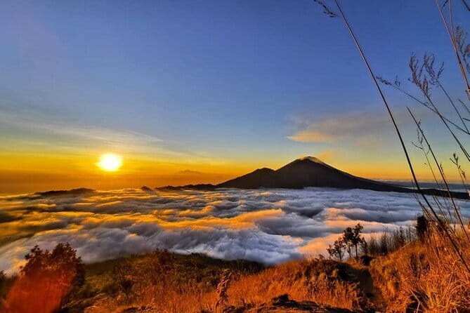 Bali day trip : Batur Sunrise Hike and Hot Spring All inclusive - Reaching the Summit Before Daybreak