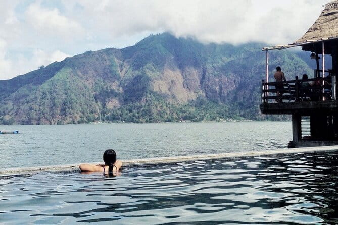 Bali day trip : Batur Sunrise Hike and Hot Spring All inclusive - The Descent and the Batur Natural Hot Spring