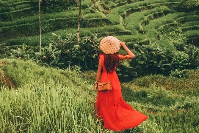Bali Day Trip to Ubud Highlight Tour and Tanah Lot Temple - Puseh Batuan Temple and the Wantilan building