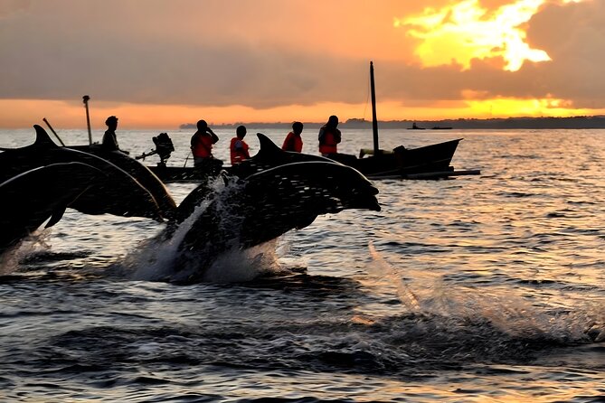 Bali Dolphin Watching Sunrise Tour in Lovina Beach - Candikuning Market for a local stop