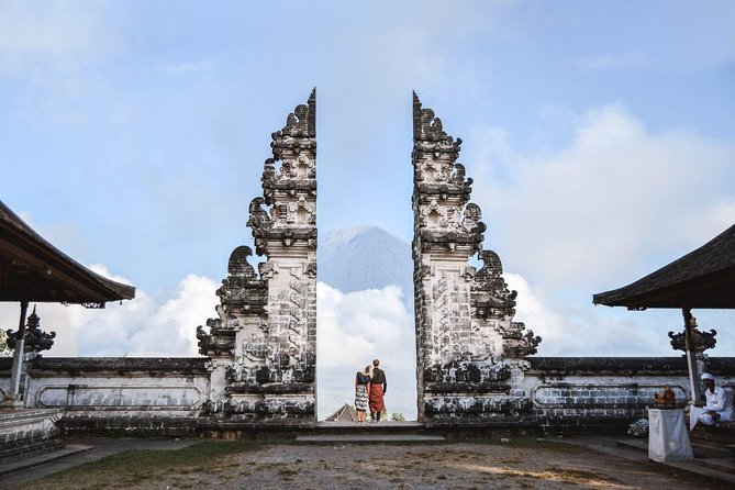 Bali Instagram Tour - Lempuyang Bali Gate of Heaven - Ubud option: rice terraces, waterfall, crafts, and monkeys