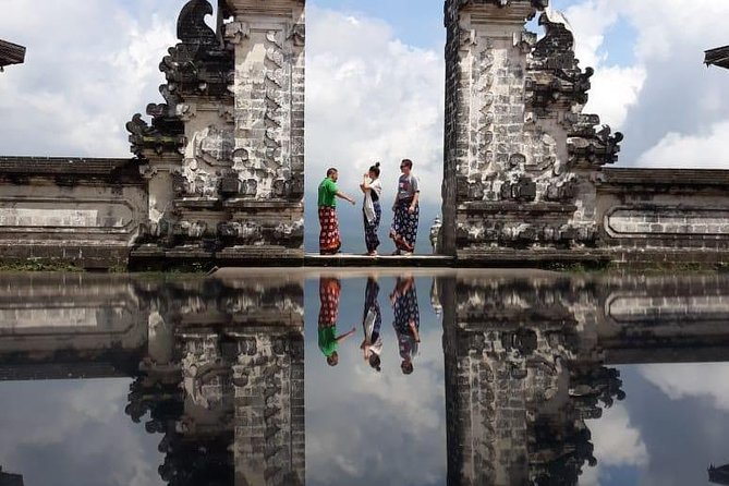 Bali : Instagrams Tour Lempuyang Temple, Tirta Gangga- Tukad Cepung , Tibumana Waterfall - Tirta Gangga Water Palace in 30 minutes