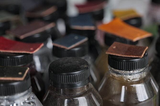 Bali Leather Craft Workshop - 6 hours ( canggu / seminyak) - Adding color and character