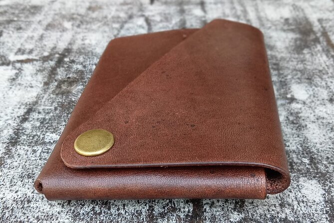Bali Leather Craft Workshop - 6 hours ( canggu / seminyak) - Cutting the leather pattern
