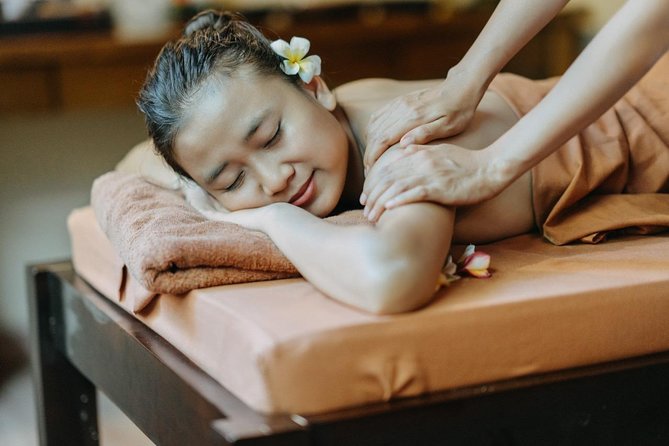 Bali Luxury Spa Massage and flower Bath 2 hour Treatmen - The foot wash is a calm beginning