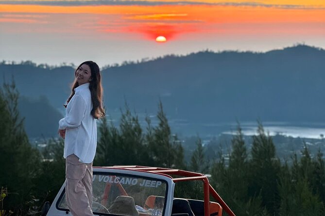 Bali: Mount Batur Jeep Sunrise & Hot Springs - All Inclusive - Breakfast with Mount Batur in view