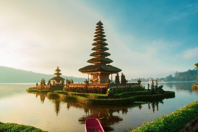Bali Private Tour: Handara Iconic Gate, Watefall and Temple - Ulun Danu Beratan beside Lake Beratan