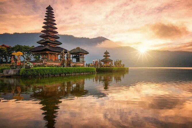 Bali Private Tour: Handara Iconic Gate, Watefall and Temple - Lunch, water, and what the price really covers