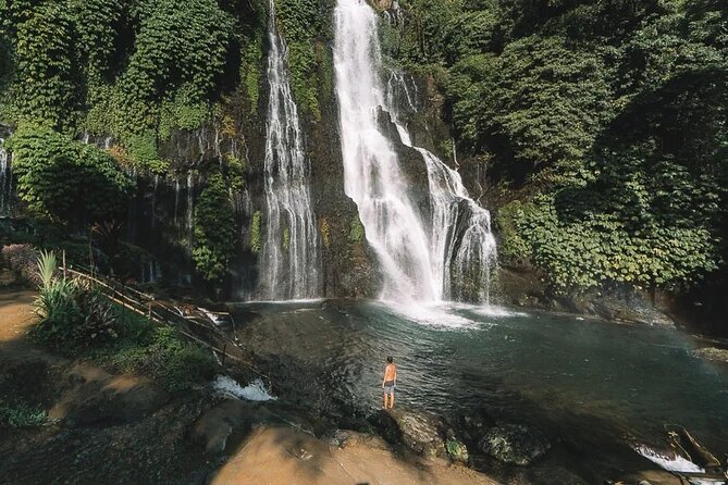 Bali Private Tour: Handara Iconic Gate, Watefall and Temple - Handara Iconic Gate: a quick stop built for photographs