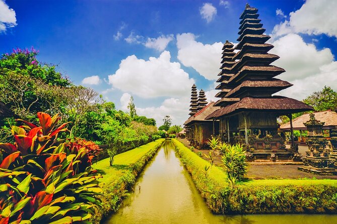 Bali Private Tour: Ulun danu Temple, Iconic Handara Gate & Tanah lot sunset. - What the driver adds to the day