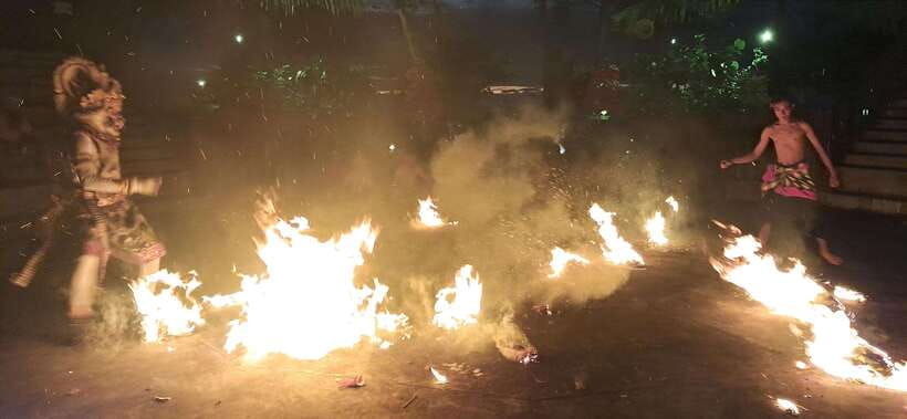 Bali: Tanah Lot Temple Sunset Kecak & Fire Dance Show Ticket - How the temple visit fits around the performance