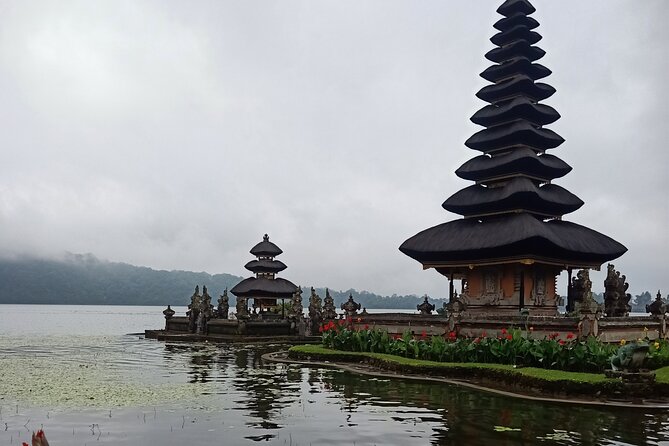 Bali Tanah Lot, Ulun Danu Beratan & Jatiluwih Rice Terrace - Tanah Lot: the coastal finale and the tide