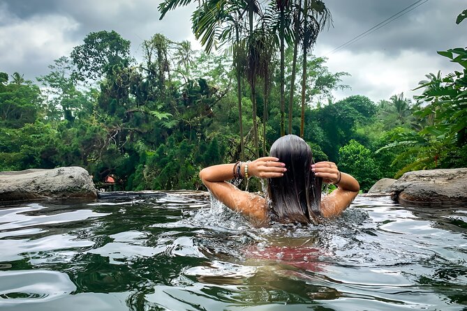 Bali Tour: The Best Way to Explore The Highlight of Bali - Tanah Lot closes the day by the sea