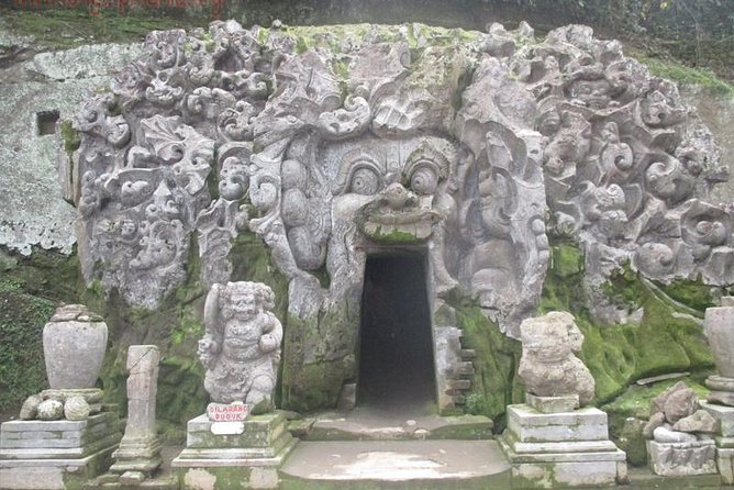 Bali Traditional Dance, Waterfall and Hindu temple with lunch - Choose your craft village carefully