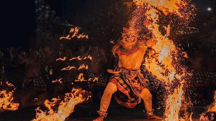 Bali: Ubud Kecak and Fire Dance Show Tickets - A one-hour story that builds slowly