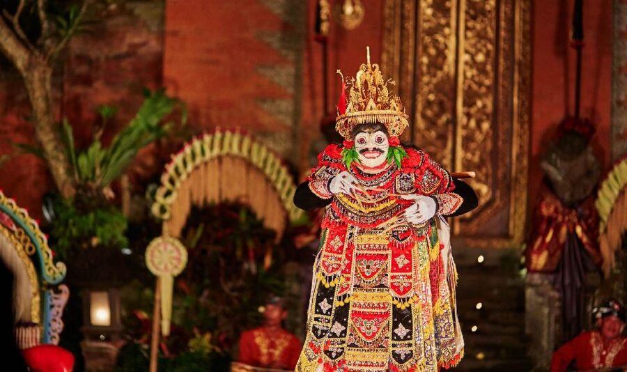 Bali: Ubud Palace Legong Dance Show Ticket - Why arriving an hour early is worth it