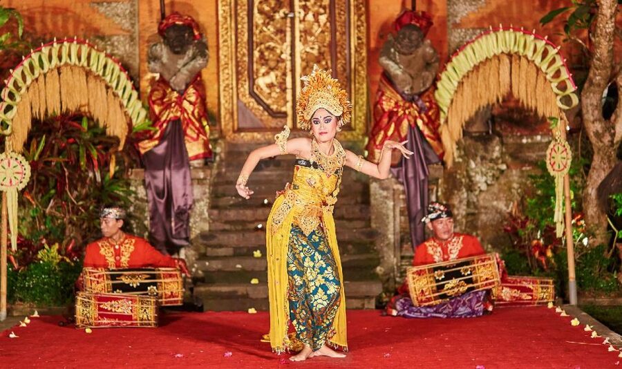 Bali: Ubud Palace Legong Dance Show Ticket - Music that may take some getting used to