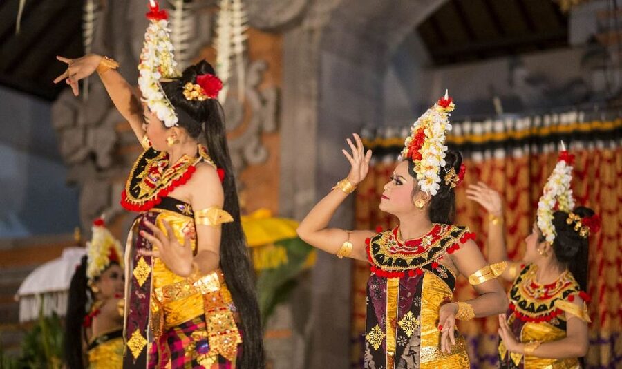 Bali: Ubud Palace Legong Dance Show Ticket - The honest drawbacks of the venue