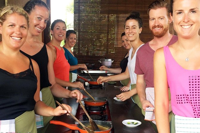 Bali Ubud Paon Cooking Class - Stop one: Ubud Traditional Art Market