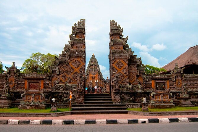 Bali Ubud Tour: Monkey Forest, Waterfall & Rice Terrace - Shopping and local culture at Ubud Art Market