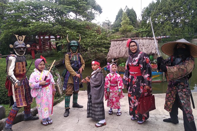Bandung Private Tour Mountain Volcano and Hotspring ( Overland ) - Lunch and Bandung shopping at Cihampelas Walk