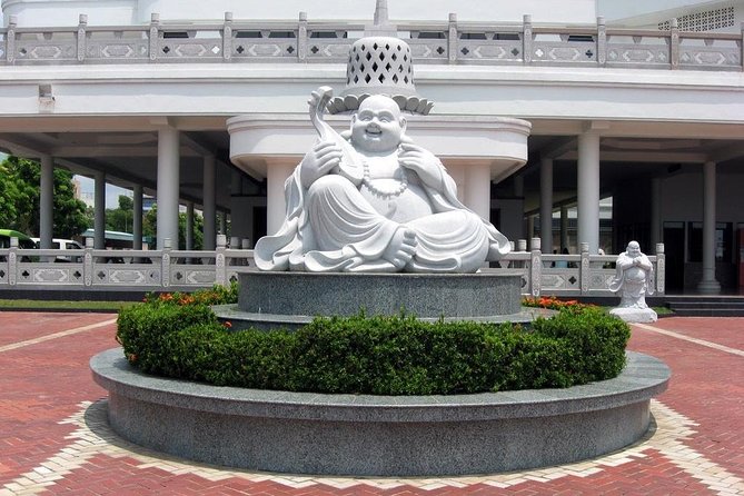 Batam Amazing Day Tour (include Lunch) - An early start at Welcome to Batam Monument