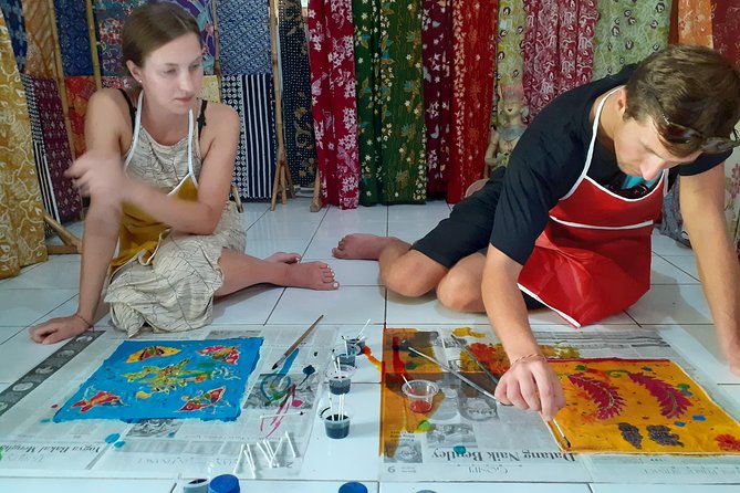 Batik Master Class with Full Process - Choosing between a handkerchief and a tote bag