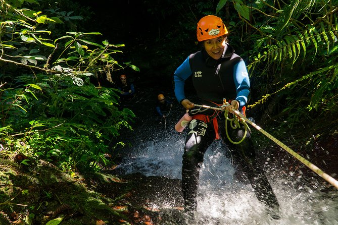Beginner Canyoning trip in bali "Banyuwana canyon" - Learning the ropes before the first descent